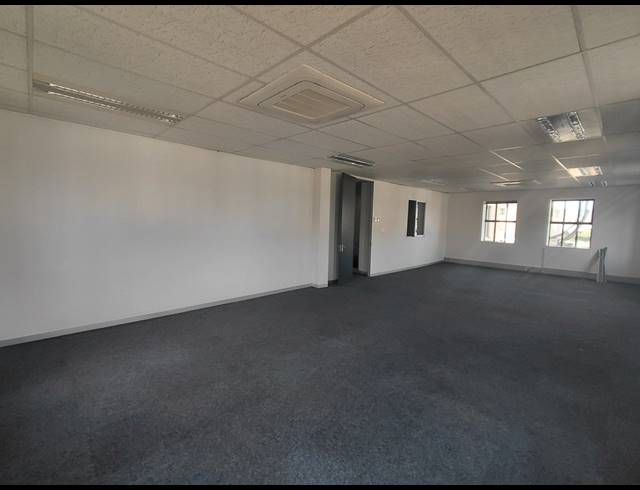 470M² OFFICE TO LET IN BRYANSTON